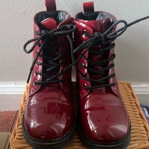 Red shiny litttle girls short boots